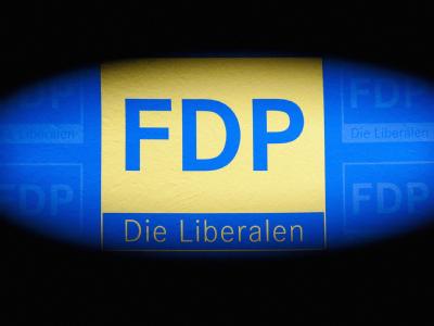 Das Logo der FDP im Thomas-Dehler-Haus in Berlin. Foto: Robert Schlesinger FDP-Logo