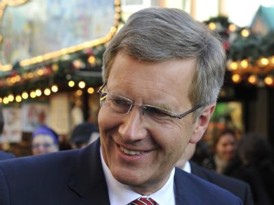 Die Opposition fordert Bundespräsident Wulff auf, alle Fakten über den Privatkredit auf den Tisch zu legen. Foto: Boris Roessler Christian Wulff