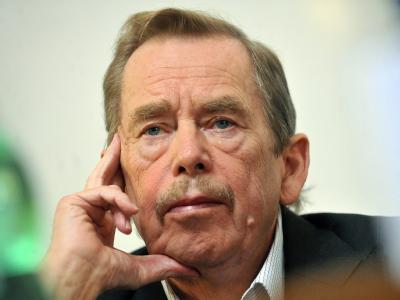 Als Folge seiner jahrelangen Gefängnisaufenthalte unter dem kommunistischen Regime war Havel gesundheitlich scher angeschlagen. Foto: Filip Dinger Vaclav Havel