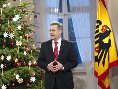 Bundespräsident Christian Wulff am 21.12.2010 im Schloss Bellevue in Berlin bei der Aufzeichnung der Weihnachtsansprache. Foto: Bundesregierung/Steffen Kugler Weihnachtsansprache 2010