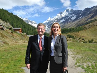 Bundespräsident Christian Wulff und Ehefrau Bettina. Foto: Rainer Jensen/Archiv Christian und Bettina Wulff