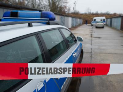 Bei diesem Garagenkomplex in Potsdam wurde eine Babyleiche gefunden. Foto: Patrick Pleul Fundort