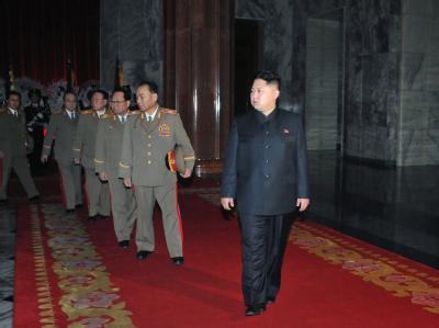 Kim Jong Un (r.) ist zum obersten Führer ausgerufen worden. Foto: EPA/STR Kim Jong Un