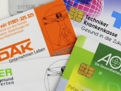 Das Vermögen der Krankenkassen betrug zuletzt - nach dem dritten Quartal 2011 - rund 10,6 Milliarden Euro. Foto: Maurizio Gambarini/ Symbol Krankenkassen