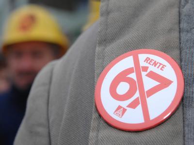 Kaum gilt die neue Rente mit 67, gibt es in der Koalition Ärger. Foto: Stefan Sauer Rente mit 67