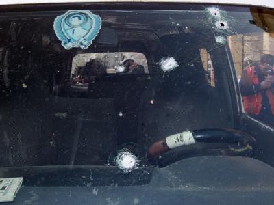 Die von Kugeln durchsiebte Frontscheibe eines Autos in der Stadt Homs. Foto: Youssef Badawi Homs