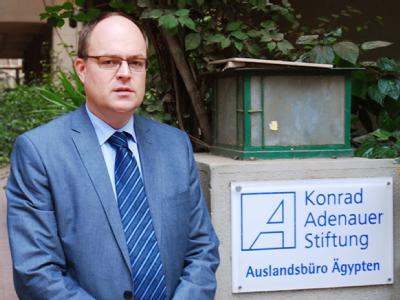 Andreas Jacobs, Büroleiter der Konrad-Adenauer-Stiftung in Kairo, vor dem Gebäude der Stiftung. Foto: Konrad-Adenauer-Stiftung Andreas Jacobs
