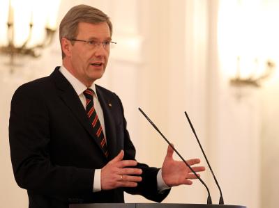 Bundespräsident Christian Wulff vor der Presse im Schloss Bellevue: Wulff hatte sich für seinen bisherigen Umgang mit der Kreditaffäre entschuldigt. Foto: Wolfgang Kumm Christian Wulff