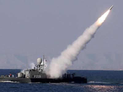 Jeden Tag eine neue Wunderwaffe: Der Iran überbietet sich selbst mit der Präsentation von angeblichen Hightech-Raketen. Foto: Ebrahim Noroozi Seemanöver