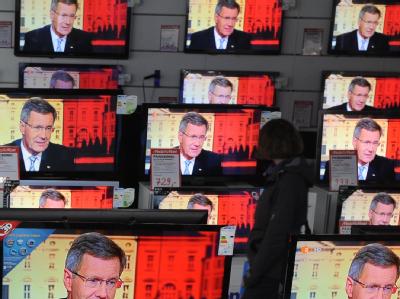 Will weiterhin auf der politischen Bühne präsent sein: Bundespräsident Wulff während des Interviews bei ARD und ZDF. Foto: Britta Pedersen Bundespräsident Wulff