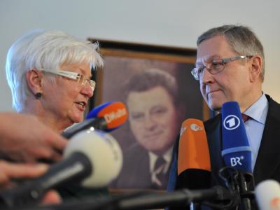 Die Vorsitzende der CSU-Landesgruppe im Deutschen Bundestag, Gerda Hasselfeldt, und EFSF-Geschäftsführer Klaus Regling in Wildbad Kreuth. Gerda Hasselfeldt und Klaus Regling in Kreuth