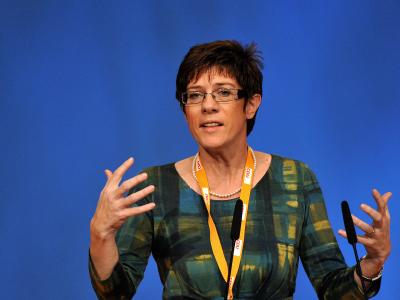 Die Ministerpräsidentin des Saarlands Annegret Kramp-Karrenbauer will die Koalition mit der FDP nicht bis zum Ende der Wahlperiode fortzusetzen. Foto: Bernd von Jutrczenka Jamaika-Koalition im Saarland geplatzt
