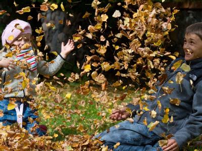 Der Altersunterschied zwischen einem neugeborenen zweiten Kind und dem Erstgeborenen liegt in Deutschland im Jahr 2010 bei vier Jahren. Foto: Patrick Pleul Statistisches Bundesamt zu Geschwisterkindern