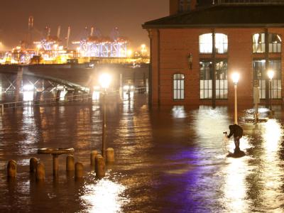 Überschwemmter Fischmarkt: Das Sturmtief Überflutungen in Hamburg