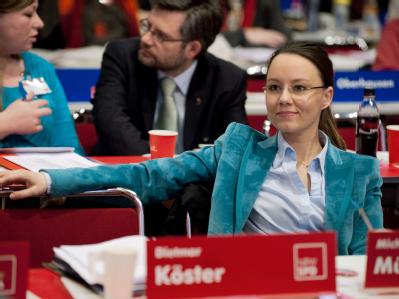 Michelle Müntefering (r), die Ehefrau des früheren SPD-Chefs und Vize-Kanzlers Franz Müntefering, möchte in den Bundestag. Foto: Bernd Thissen/Archiv Michelle Müntefering