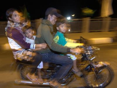 Nach Berichten über ein Beben vor Sumatra flüchteten im indonesischen Banda Aceh viele Menschen. Foto: Hotli Simanjuntak Banda Aceh