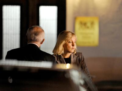 Die bayerische Justizministerin Beate Merk verlässt den Tatort im Amtsgericht in Dachau. Foto: Andreas Gebert Tatort im Amtsgericht