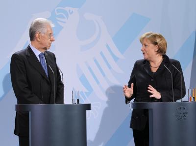 Bundeskanzlerin Merkel und Italiens Ministerpräsident Monti nach ihrem Treffen im Bundeskanzleramt in Berlin Foto: Wolfgang Kumm Merkel empfängt Monti