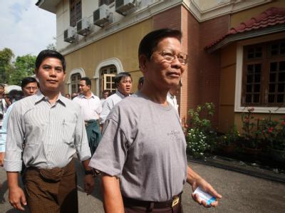 Auch Khin Nyunt (r.), ehemaliger Premierminister und einst führender Militär, wurde gestern aus dem Hausarrest entlassen. Foto: Htoo Tay Zar Birma: Khin Nyunt