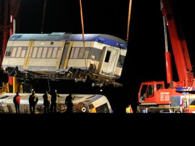 Auch heute geht die Bergung der verunglückten Zugwagen der Nord-Ostseebahn (NOB) weiter. Foto: Carsten Rehder Bergung in Nordfriesland