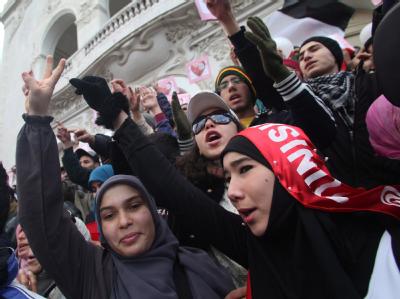 Zwölf Monate nach dem Sturz von Langzeitherrscher Ben Ali hat Tunesien die Revolution und sich selbst gefeiert. Der erste Jahrestag der Revolution war allerdings auch ein Tag der Forderungen. Foto: STR Jubel in Tunis