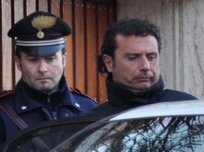 Kapitän Francesco Schettino (r.) bei seiner Festnahme. Foto: Enzo Russo Kapitän Schettino