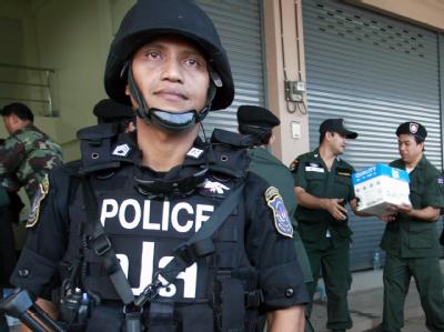 Nach den Explosionen erneuerten die USA und Großbritannien ihre erst kürzlich aufgehobenen Warnungen für Bangkok-Besucher. Foto: EPA/STR/Archiv Polizeiaktion