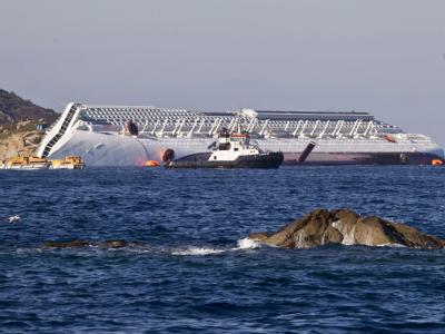 Die «Costa Concordia» hat sich wieder bewegt. Foto: Massimo Percossi «Costa Concordia»