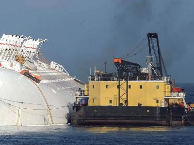 Die Sucharbeiten an der «Costa Concordia» sind ausgesetzt worden. Foto: Carlo Ferraro «Costa Concordia»