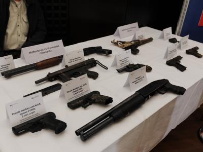 Waffen, die bei den Ermittlungen gegen die terroristische Vereinigung «Nationalsozialistischer Untergrund» (NSU) gefunden wurden. Foto: Franziska Kraufmann/Archiv Waffenfund