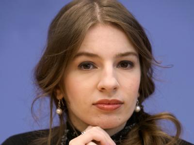 Die politische Geschäftsführerin der Piratenpartei, Marina Weisband in der Bundespressekonferenz in Berlin. Foto: Stephanie Pilick Piratin Weisband