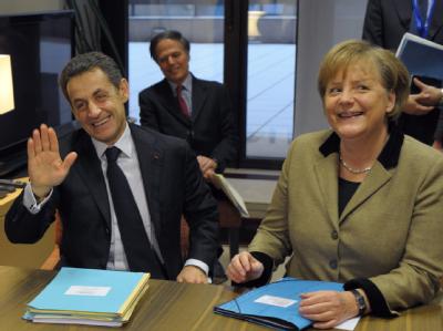 Kanzlerin Merkel und Frankreichs Präsident Sarkozy scheinen mit dem Ergebnis zufrieden. Foto: Philippe Wojazer Zufrieden