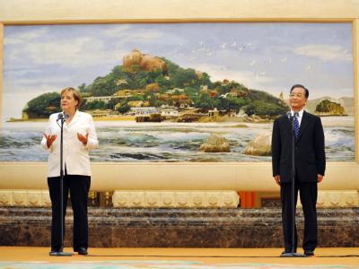 Bundeskanzlerin Angela Merkel (CDU) und der Ministerpräsidenten der Volksrepublik China, Wen Jiabao, in Peking Foto: Rainer Jensen/ Archiv Merkel reist nach China