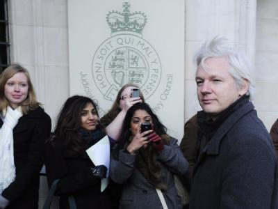Wikileaks-Gründer Julian Assange trifft vor dem Supreme Court in London ein. Foto: Facundo Arrizabalaga Wikileaks-Gründer Julian Assange
