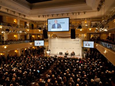 Der US-amerikanische Verteidigungsminister Leon Panetta spricht bei der 48. Sicherheitskonferenz in München. Foto: Tobias Hase 48. Münchner Sicherheitskonferenz