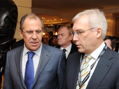 Der russische Außenminister Sergej Lawrow (l.) und sein Stellvertreter Alexander Gruschko bei der 48. Sicherheitskonferenz in München. Foto: Tobias Hase Lawrow und Gruschko