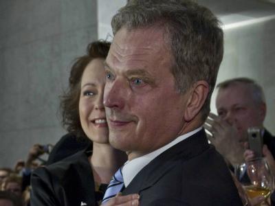 Der neue finnische Präsident Sauli Niinistö feiert mit seiner Frau den Wahlsieg. Foto: Markku Ojala Niinistö