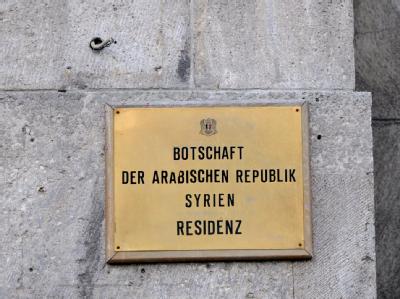 Die beiden Festgenommenen sollen nach Angaben aus Sicherheitskreisen aus dem Umfeld der syrischen Botschaft kommen. Foto: Maurizio Gambarini/Archiv Syrische Botschaft