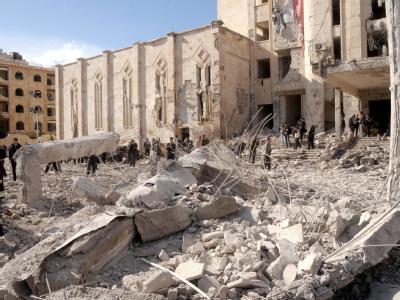 Bei zwei gewaltigen Bombenanschlägen vor Einrichtungen der Sicherheitskräfte in Aleppo sind zahlreiche Menschen ums Leben gekommen. Foto: Syrian Arab News Agency (SANA) Anschlagsort