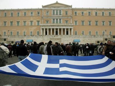 Demonstranten vor dem griechischen Parlament in Athen. Der Volkszorn bricht immer stärker Bahn. Foto: Simela Patzartzi/ Archiv Griechisches Parlament