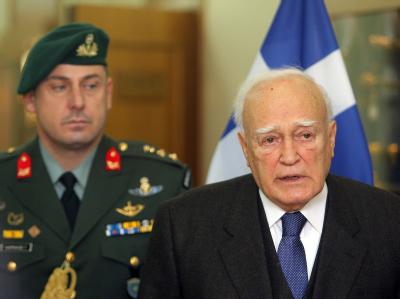 Der griechische Staatspräsident Karolos Papoulias spricht fließend deutsch. Er lebte während der griechischen Obristenjunta (1967-1974) im Exil in Deutschland. Foto: Simela Pantzartzi Papoulias