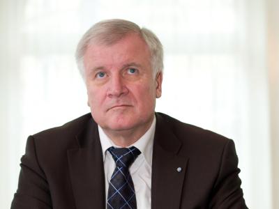 Der bayerische Ministerpräsident, Horst Seehofer, übernimmt als derzeitiger Präsident des Bundesrates kommissarisch die Funktion des Staatsoberhaupts. Foto: Sven Hoppe Horst Seehofer