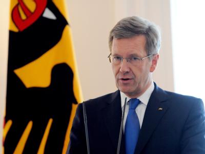Christian Wulff wird mit dem Zapfenstreich feierlich verabschiedet. Foto: Maurizio Gambarini/Archiv Christian Wulff