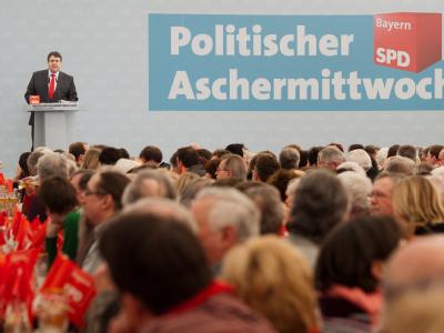 Die SPD gibt sich am Aschermittwoch selbstbewusst Foto: Armin Weigel Politischer Aschermittwoch der SPD