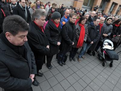 Wie hier in Nürnberg erinnerten Menschen bundesweit mit einer Schweigeminute an die zehn Opfer der Neonazi-Zelle. Foto: David Ebener Gedenken