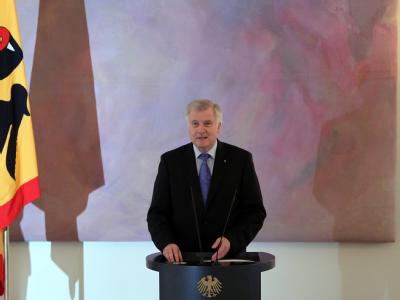 Das CSU-Präsidium stellte sich in einer Sitzung am Samstag hinter einen Vorstoß von Parteichef Horst Seehofer, die Mitwirkungsmöglichkeiten der Bevölkerung auszuweiten. Foto: Wolfgang Kumm Stellvertretender Bundespräsident Seehofer