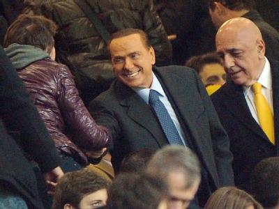 Und am Abend besuchte Ex-Regierungschef Berlusconi das Spiel seines AC Milan gegen Juventus Turin. Foto: Daniel Dal Zennaro Berlusconi