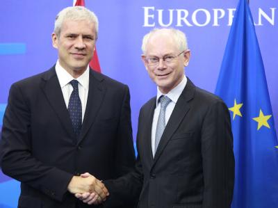 Herman Van Rompuy (r), Präsident des Europarats, und der serbische Präsidenten Boris Tadic: Serbien wird Beitrittskandidat der EU. Archivfoto: Oliver Hoslet Serbien wird Beitrittskandidat der EU