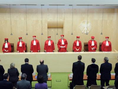 Der Zweite Senat des Bundesverfassungsgerichts in Karlsruhe. Foto: Uli Deck Bundesverfassungsgericht urteilt über Euro-Rettung