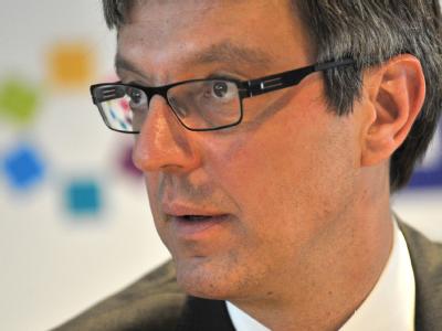 Arndt Geiwitz, der Insolvenzverwalter der insolventen Drogeriekette Schlecker, bei einer Pressekonferenz in Frankfurt am Main. Foto: Emily Wabitsch Pressekonferenz